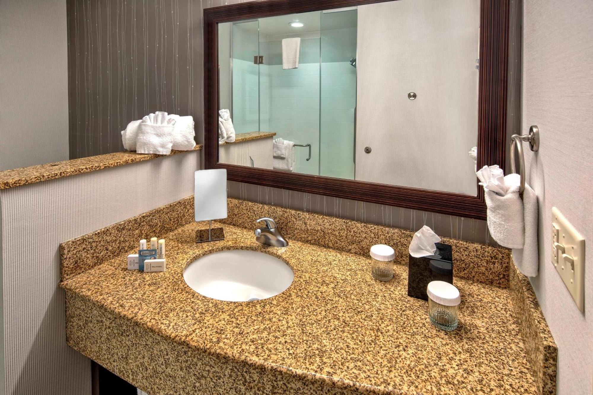 Courtyard By Marriott Alexandria Otel Dış mekan fotoğraf
