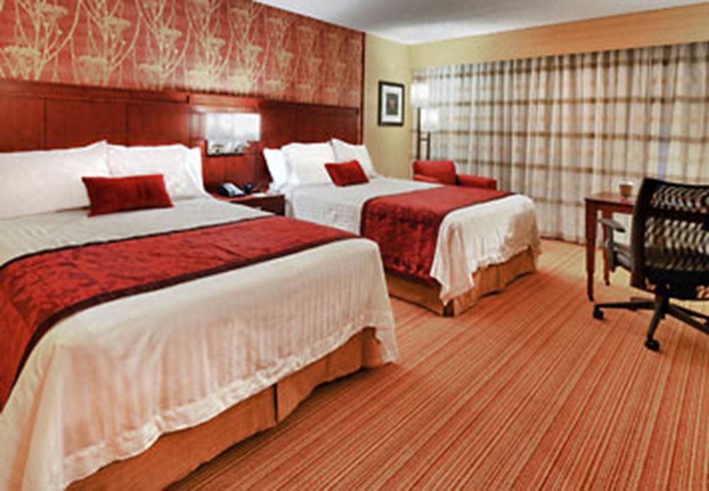 Courtyard By Marriott Alexandria Otel Oda fotoğraf