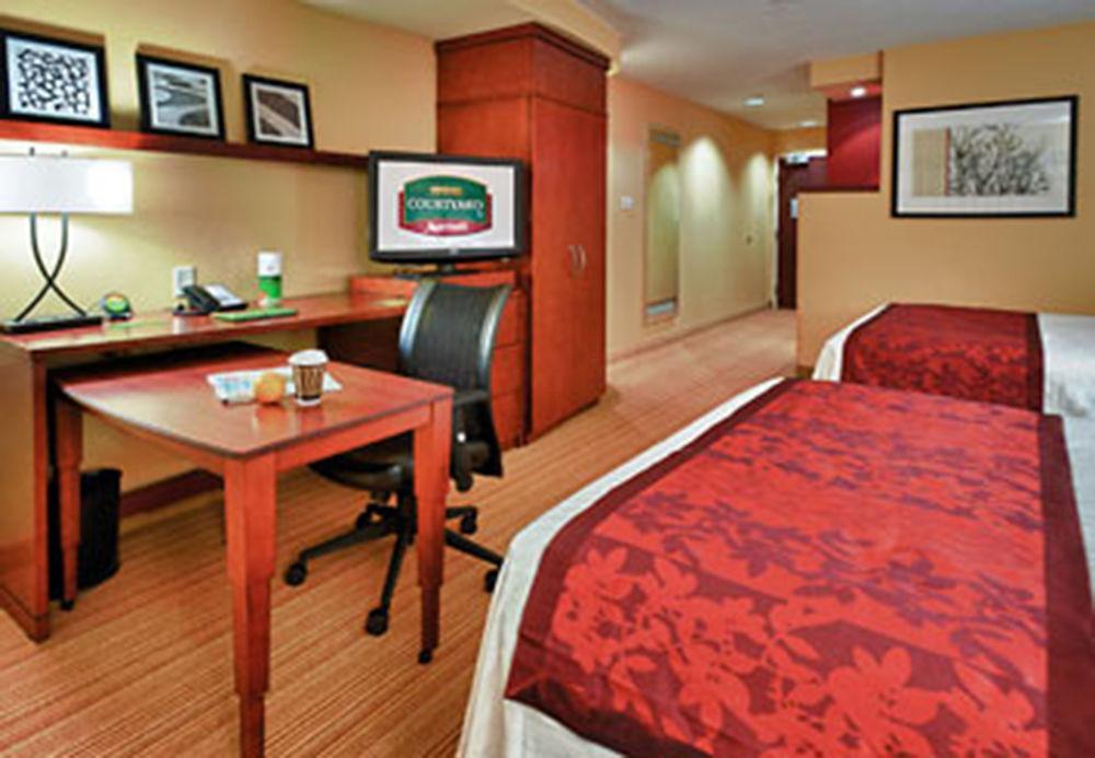 Courtyard By Marriott Alexandria Otel Oda fotoğraf